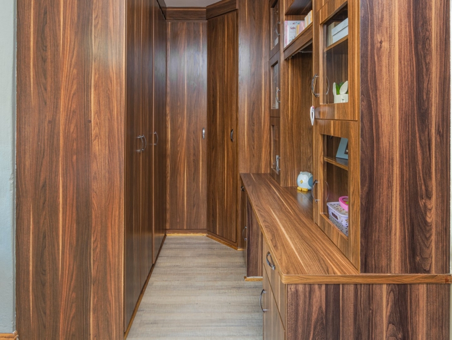 6 Bedroom Property for Sale in Kosmos Ridge North West